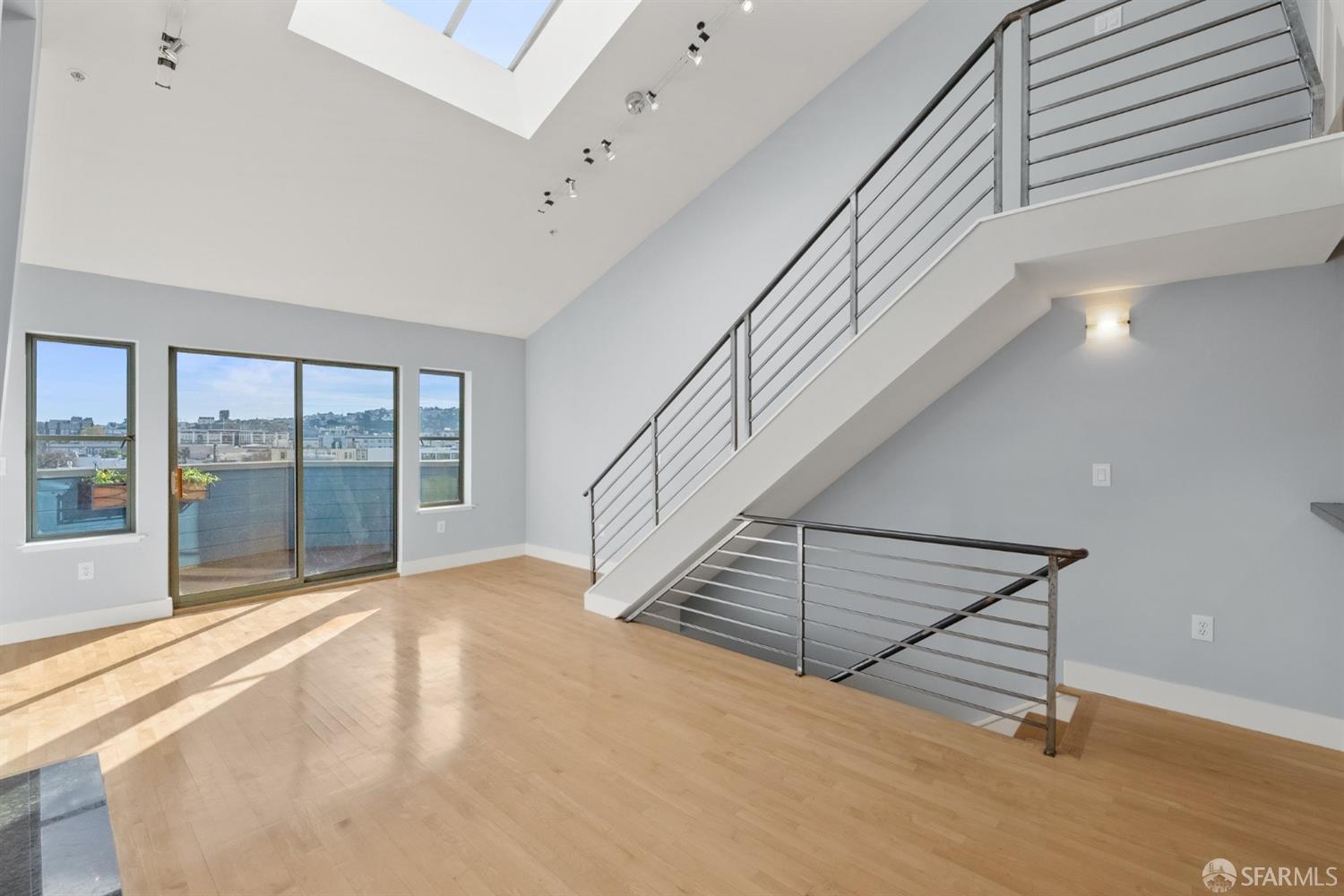 588 South Van Ness Avenue # 8