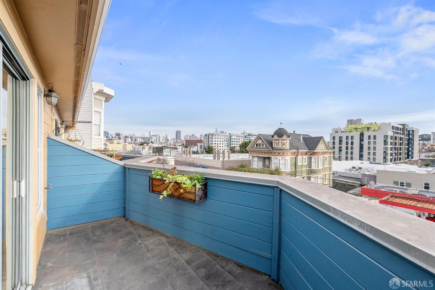 588 South Van Ness Avenue # 8