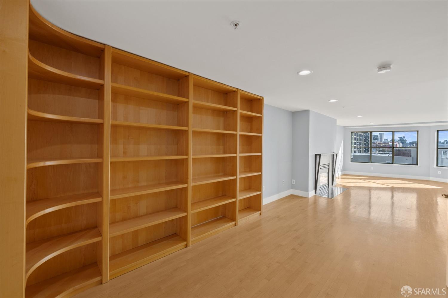 588 South Van Ness Avenue # 8