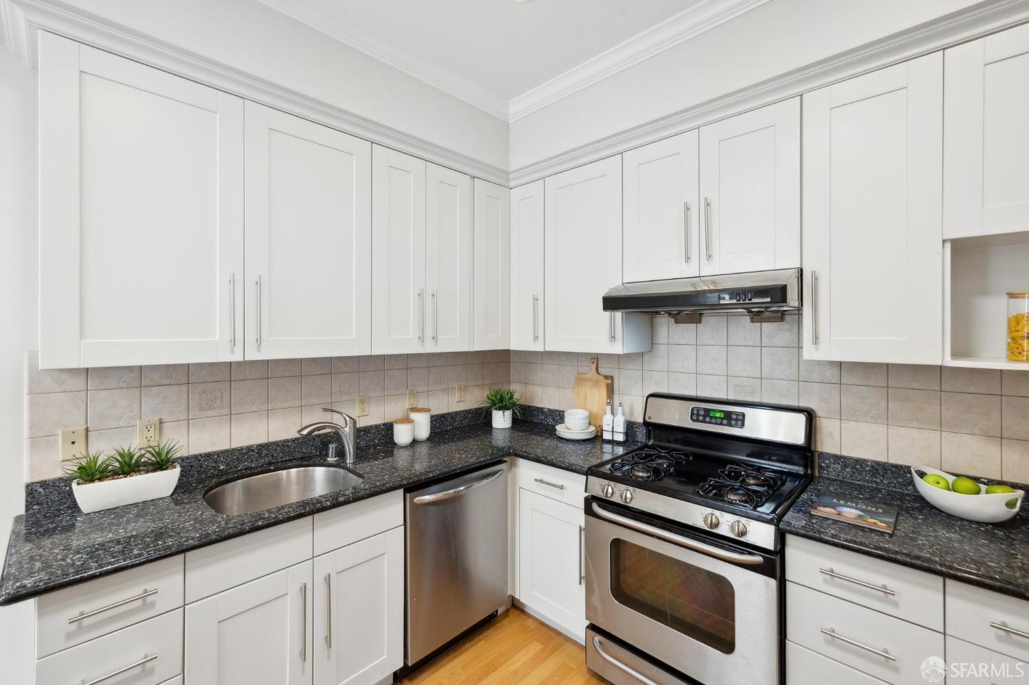 342-344 San Carlos Street