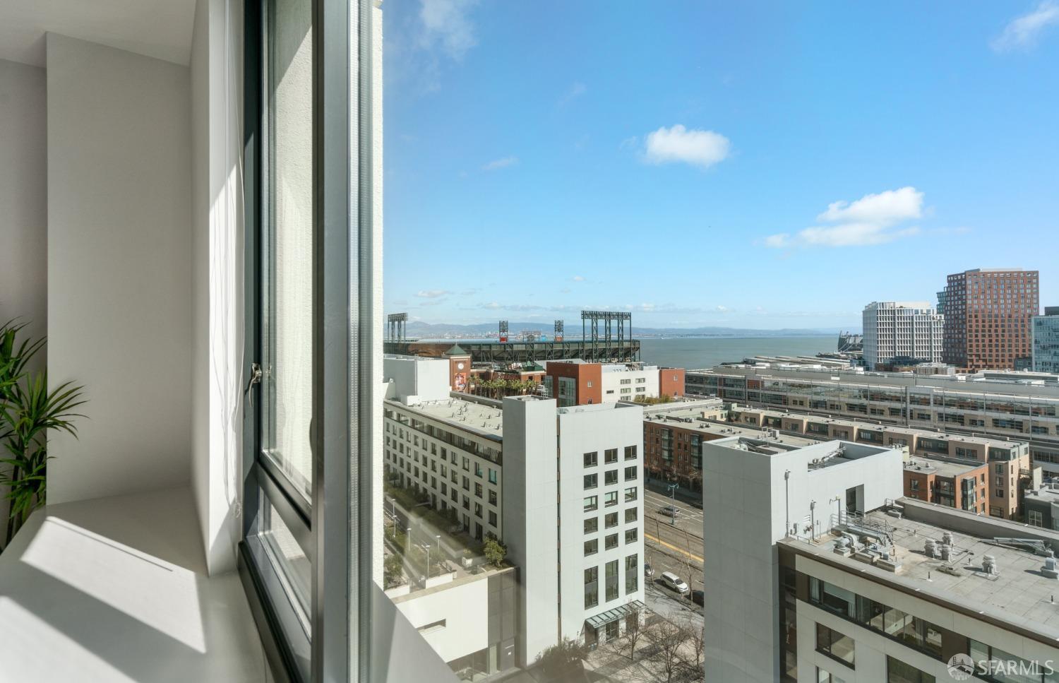 260 King Street # 1411
