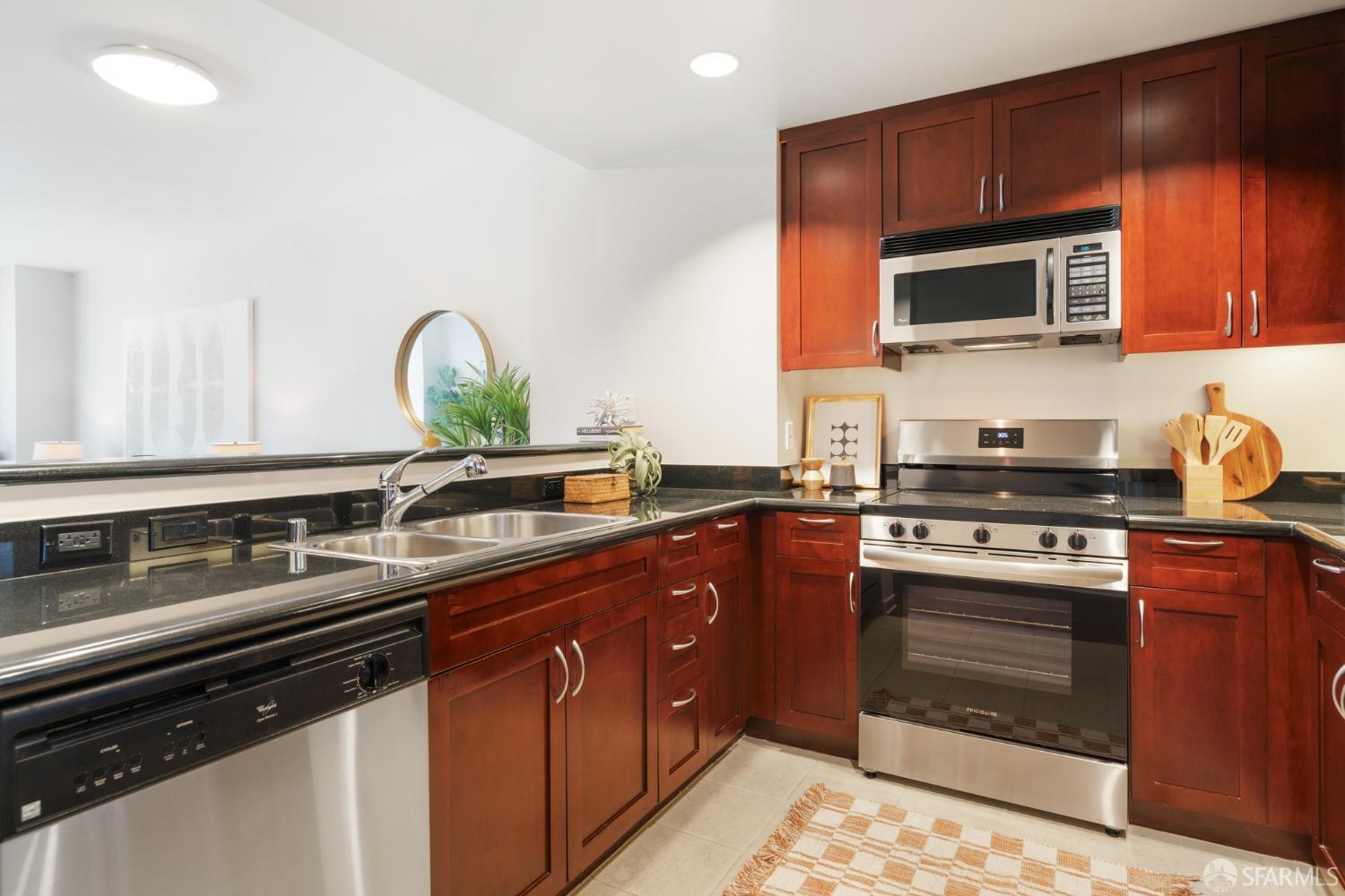 260 King Street # 1411