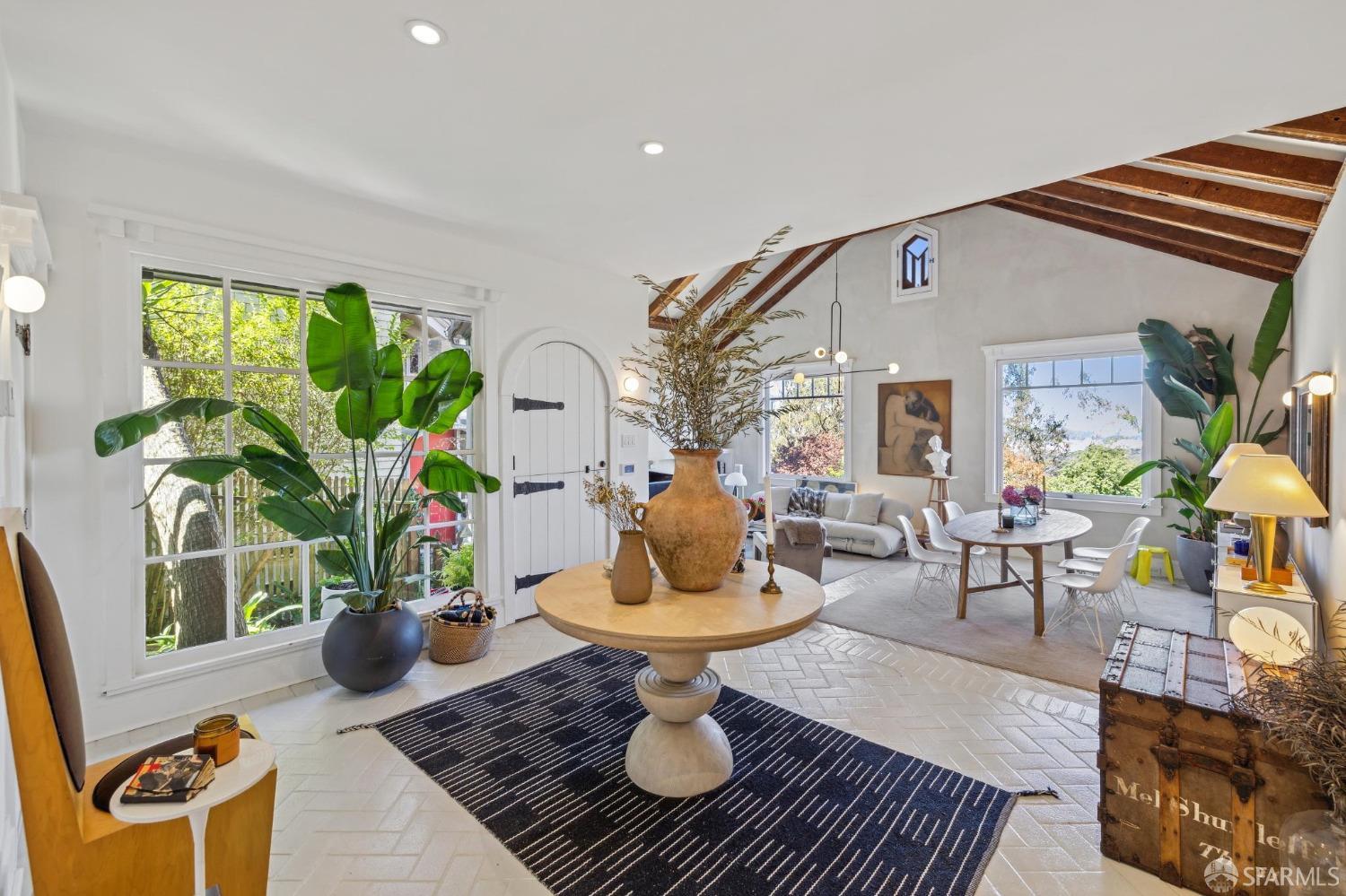 83 Farnsworth Lane