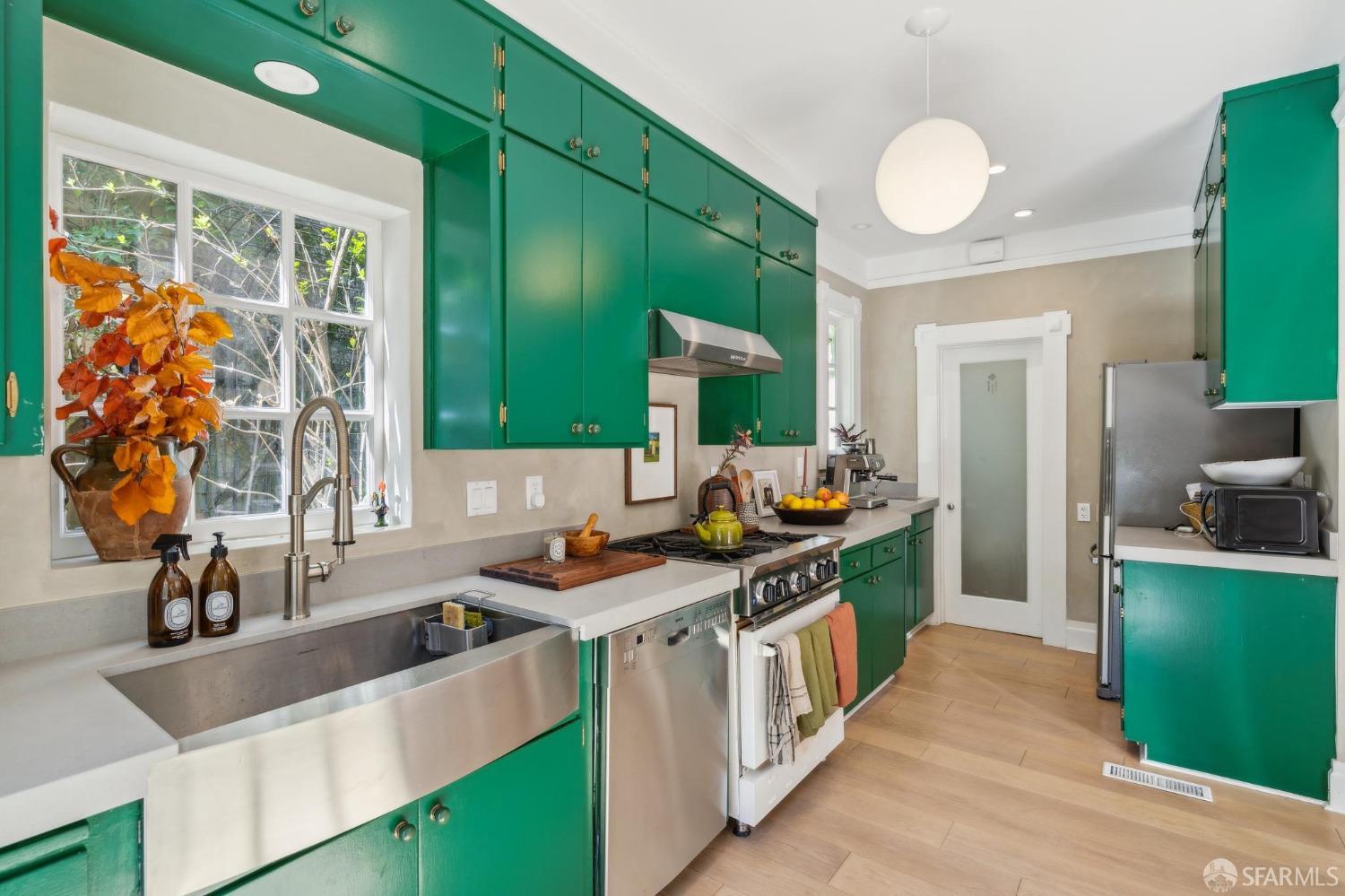 83 Farnsworth Lane