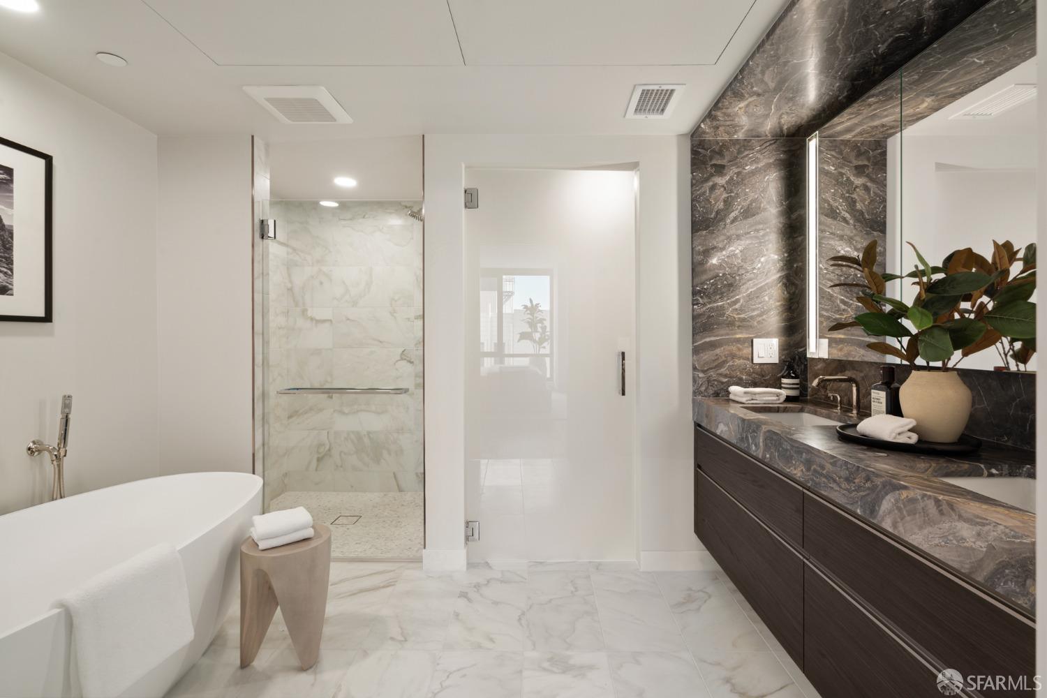 2525 Van Ness Avenue # 401