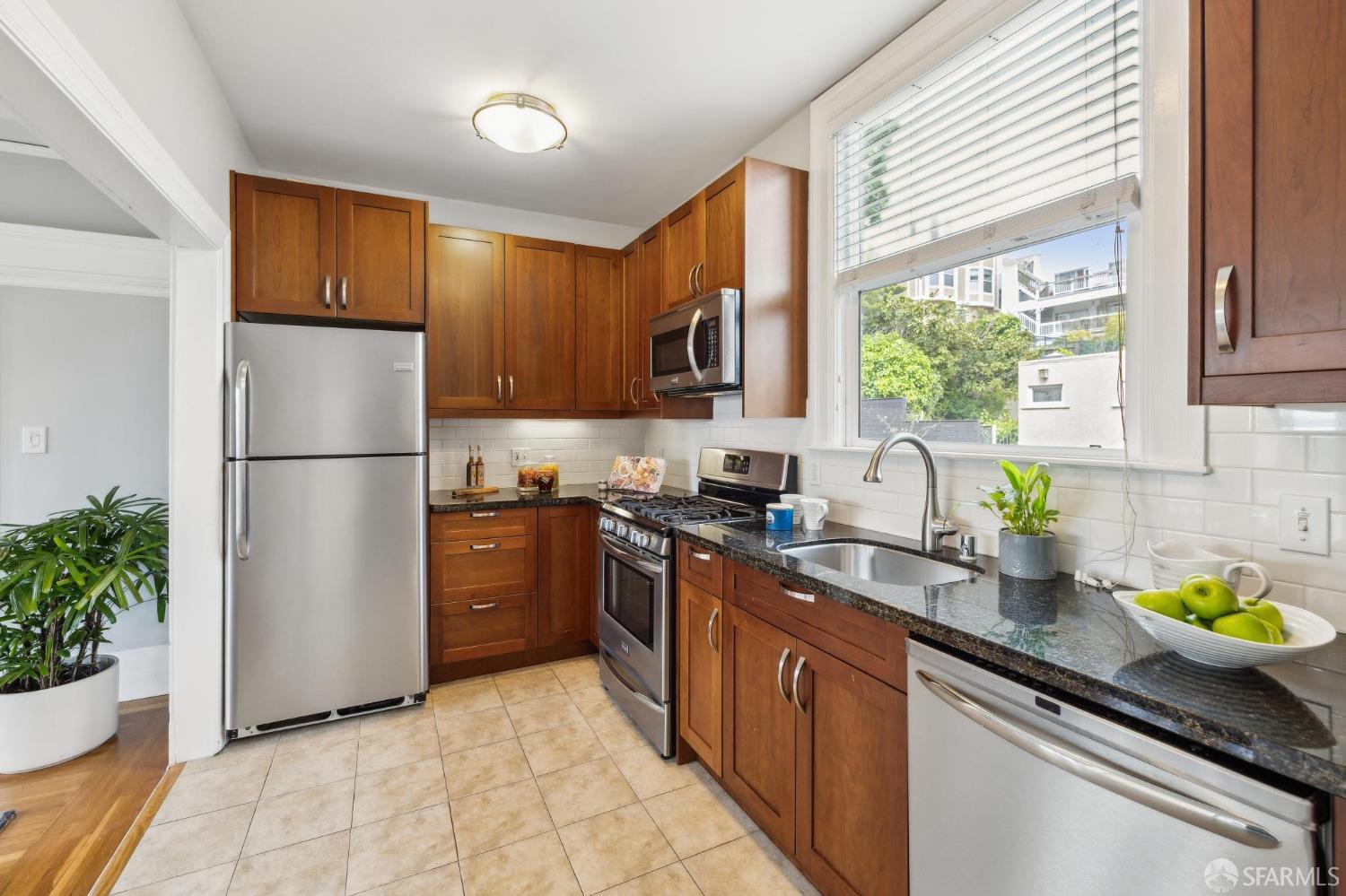 1250 Vallejo Street # 4