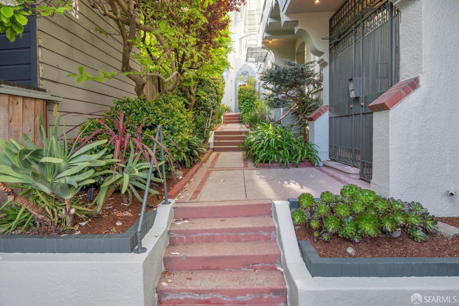 1250 Vallejo Street # 4