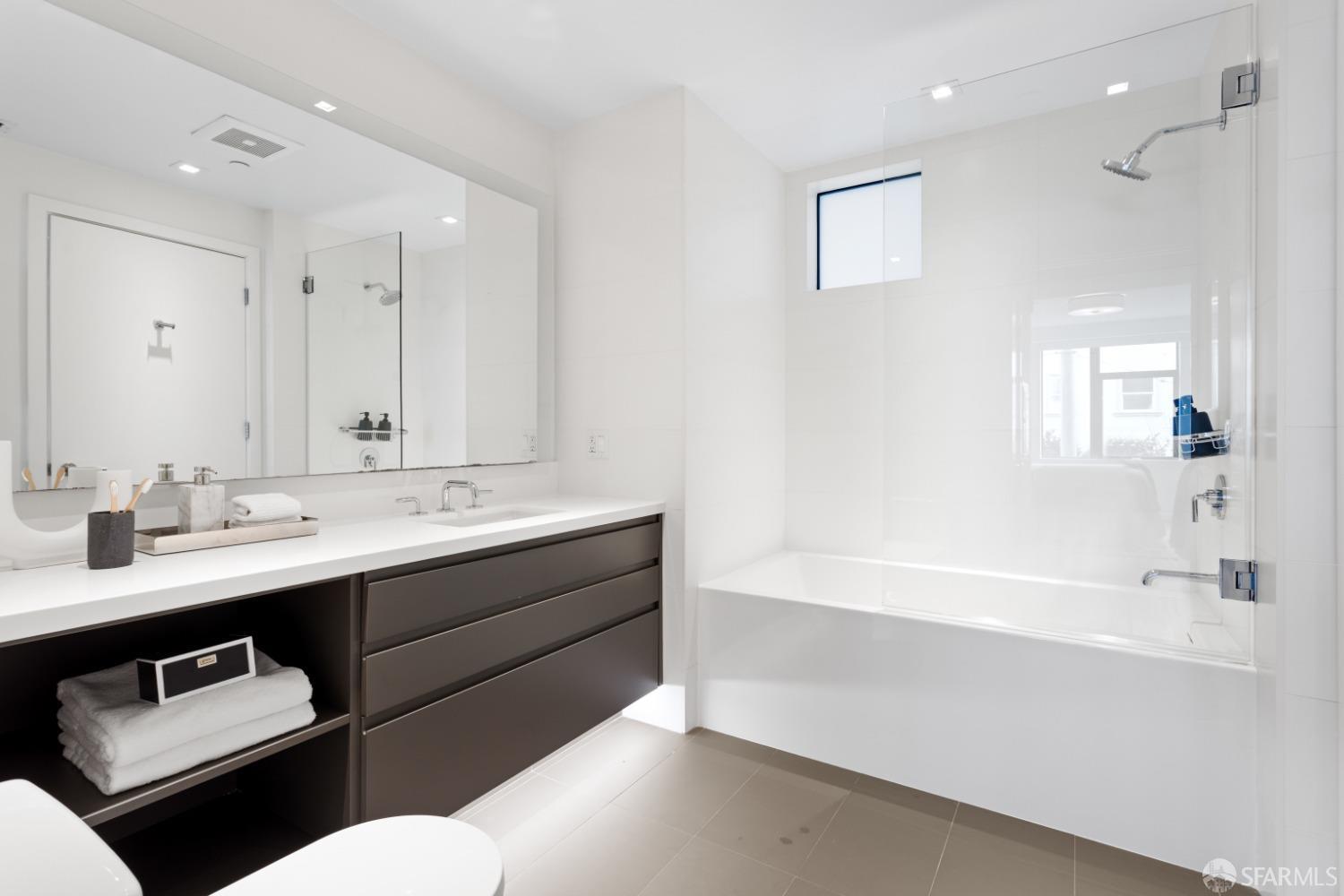 580 Hayes Street # 202