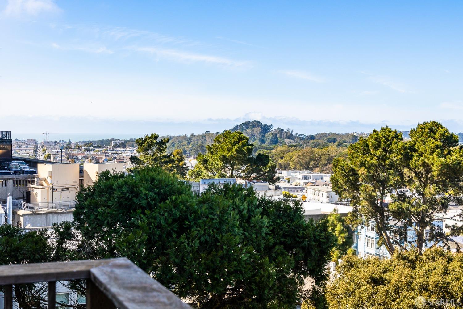 21 Hill Point Avenue