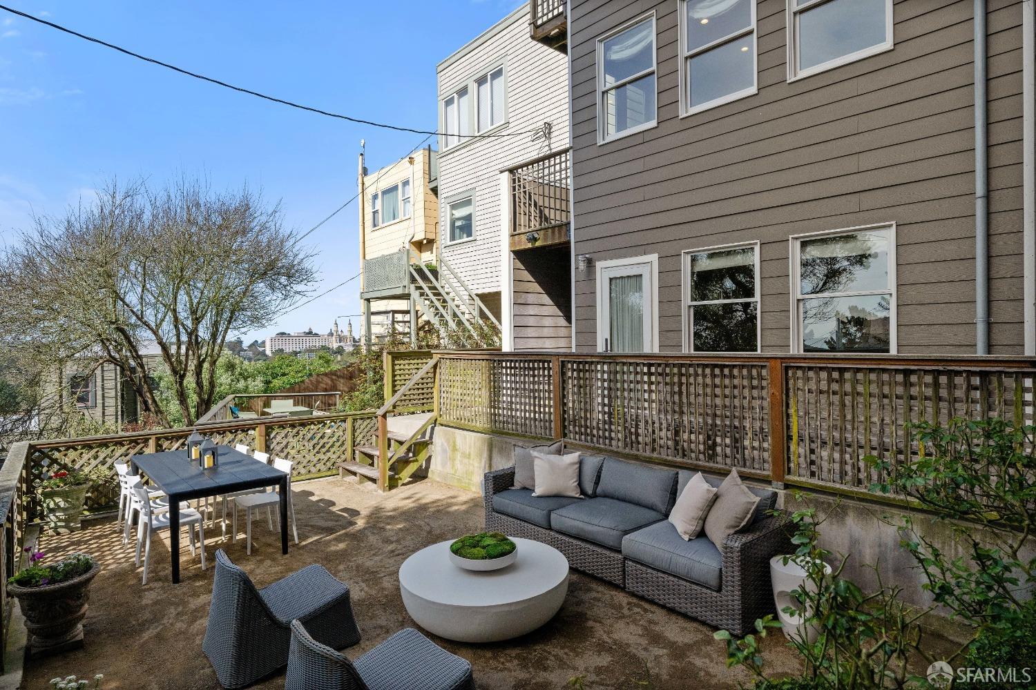 21 Hill Point Avenue