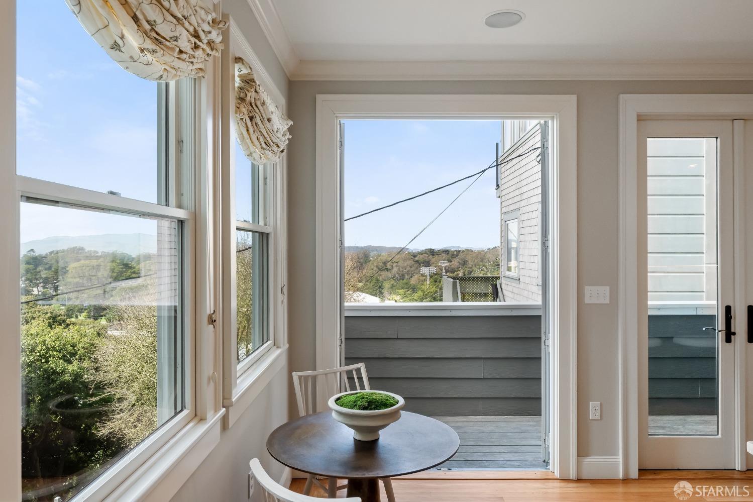 21 Hill Point Avenue