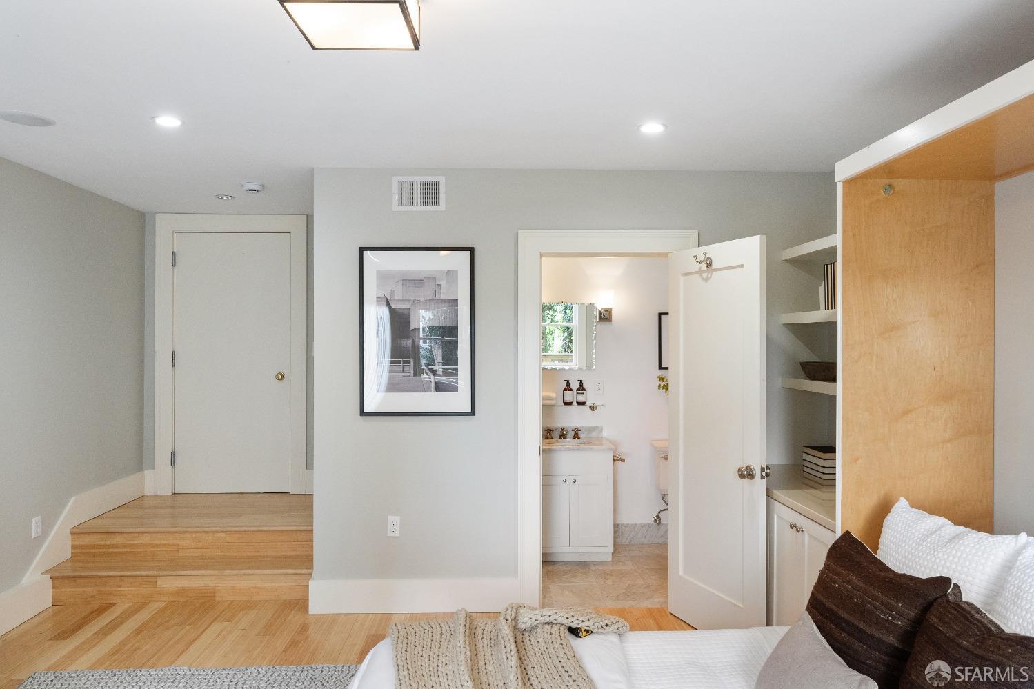 21 Hill Point Avenue