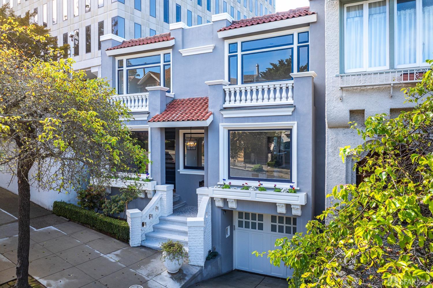 21 Hill Point Avenue