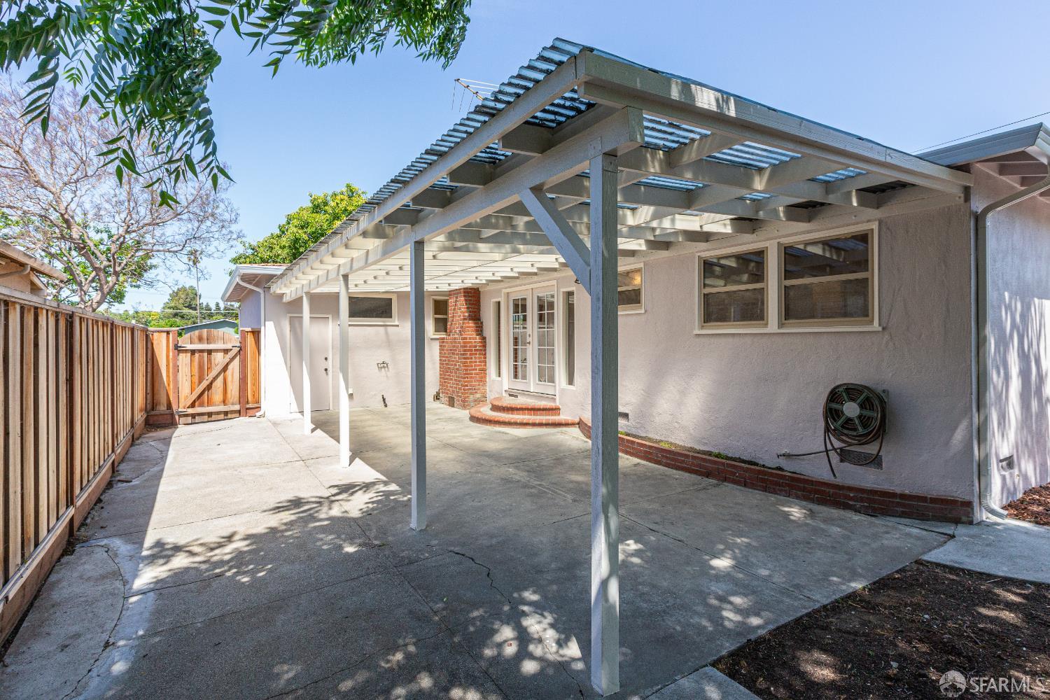 720 Santa Paula Avenue