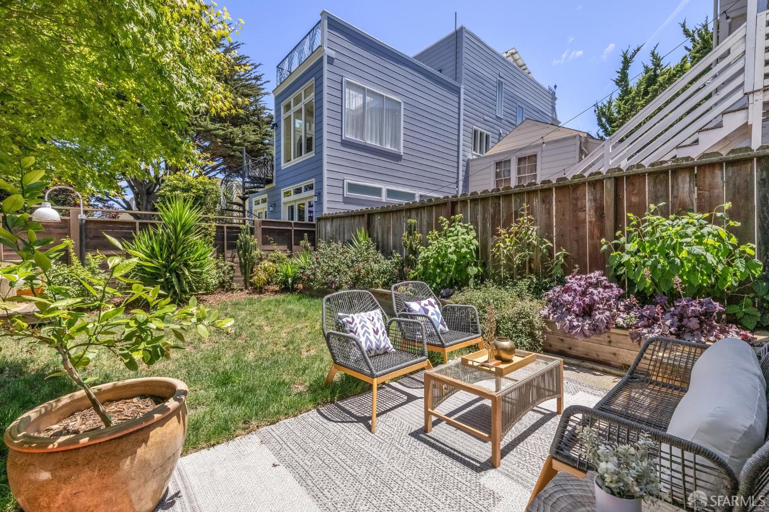 835 Diamond Street
