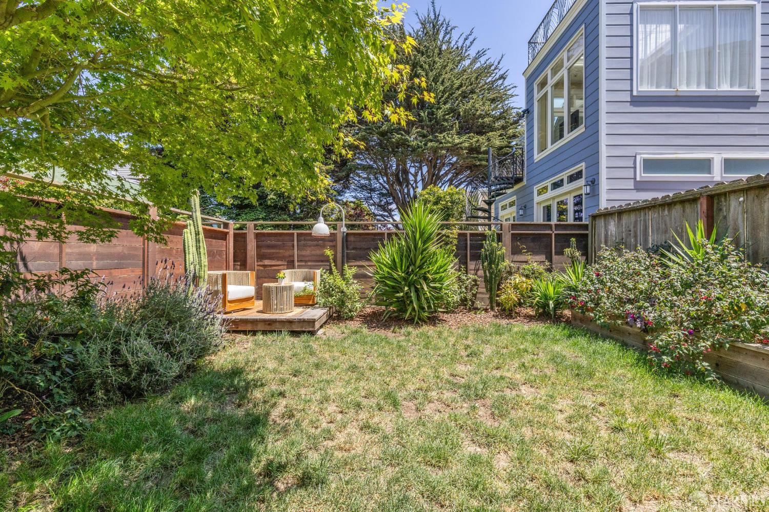 835 Diamond Street