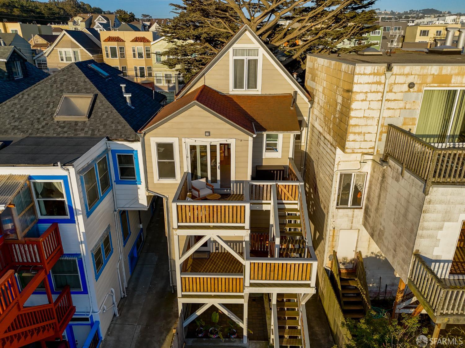 1251-1253 46th Avenue