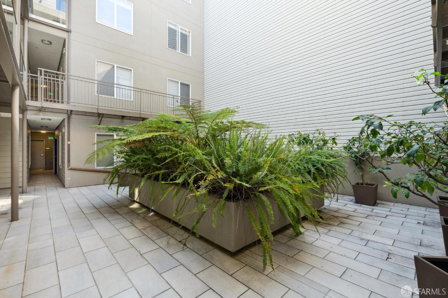 566 S Van Ness Avenue # 31