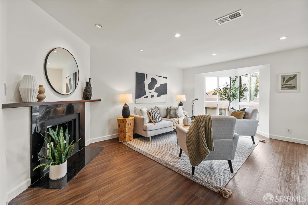 955 Ridgeview Court # C