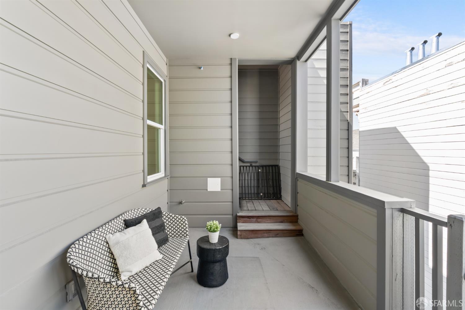 38 Steiner Street # 303