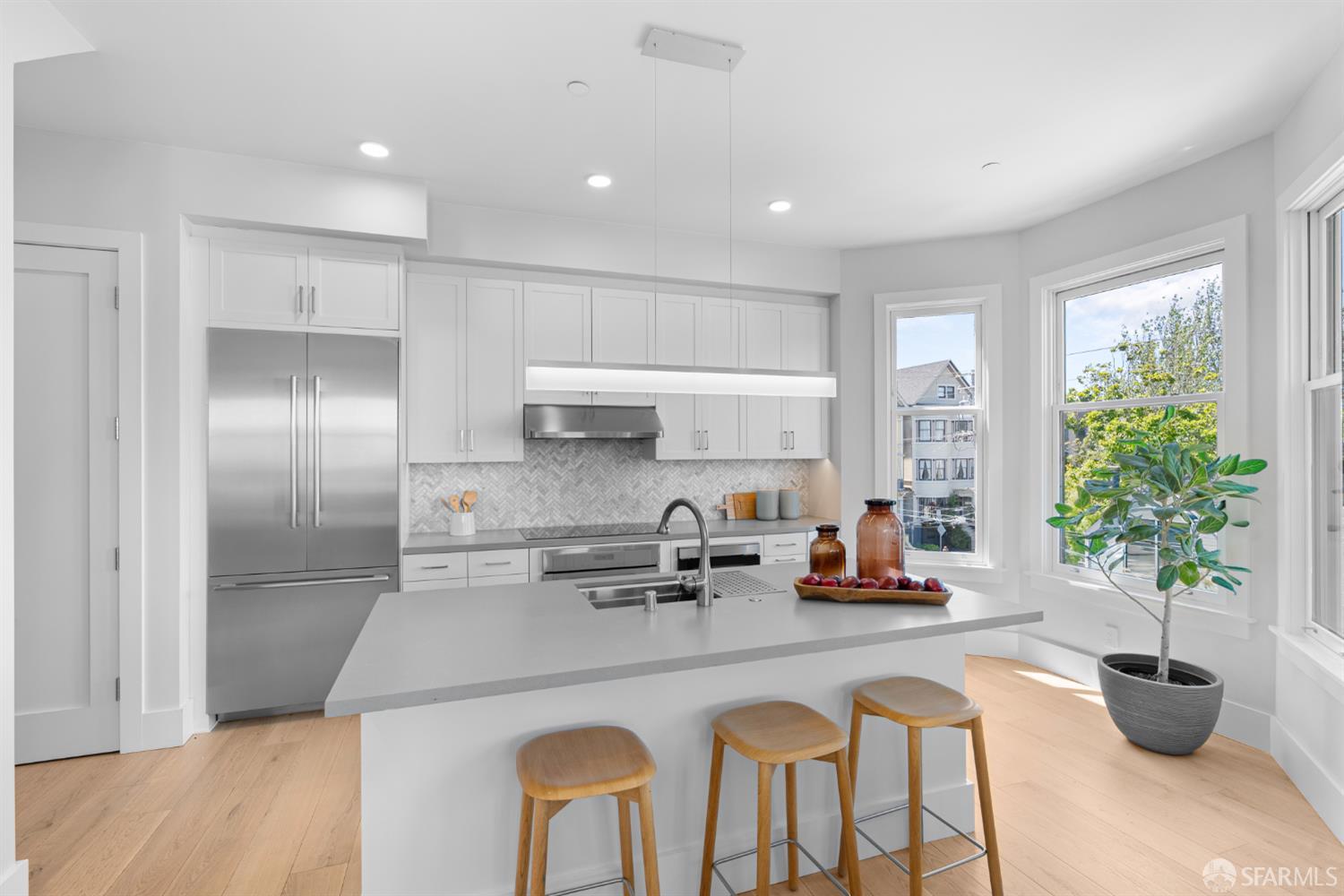 38 Steiner Street # 303