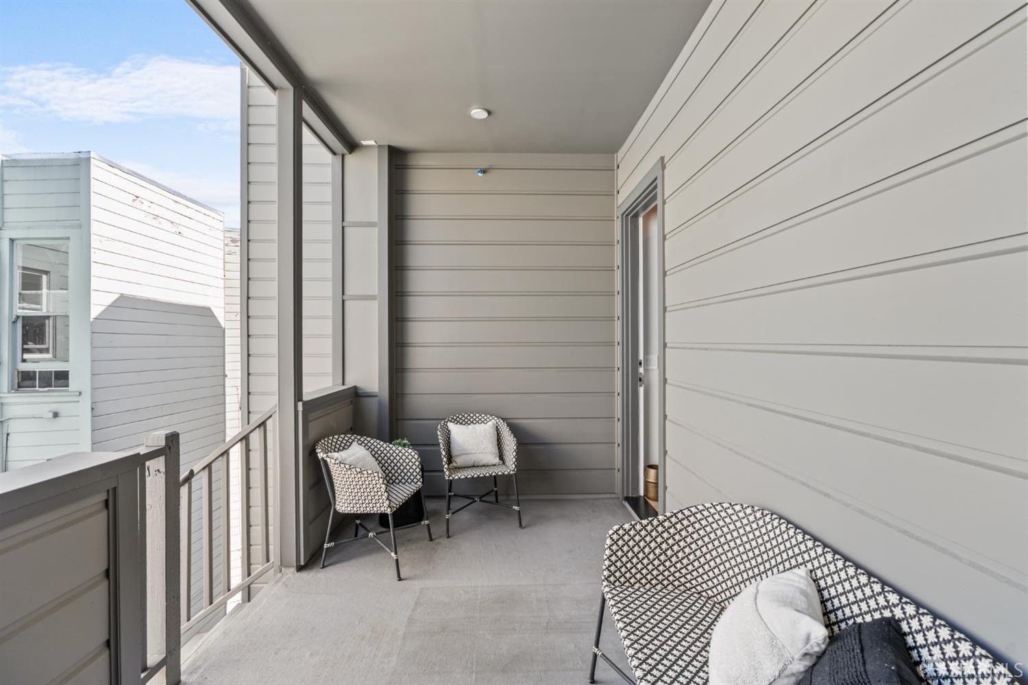 38 Steiner Street # 303