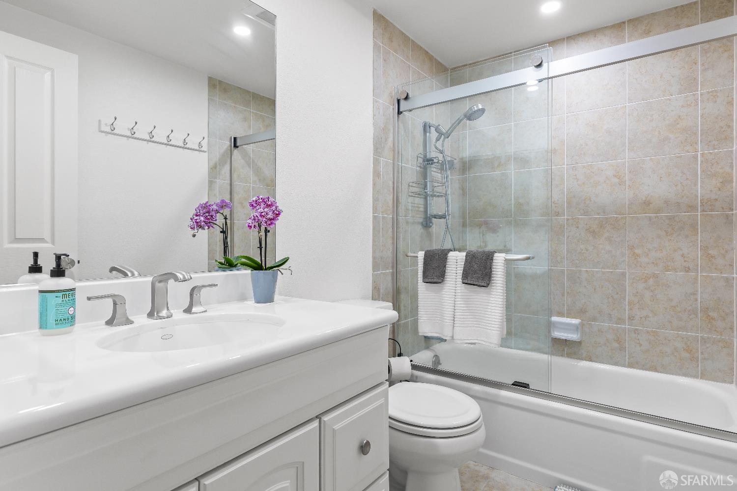 1541 Moraga Way