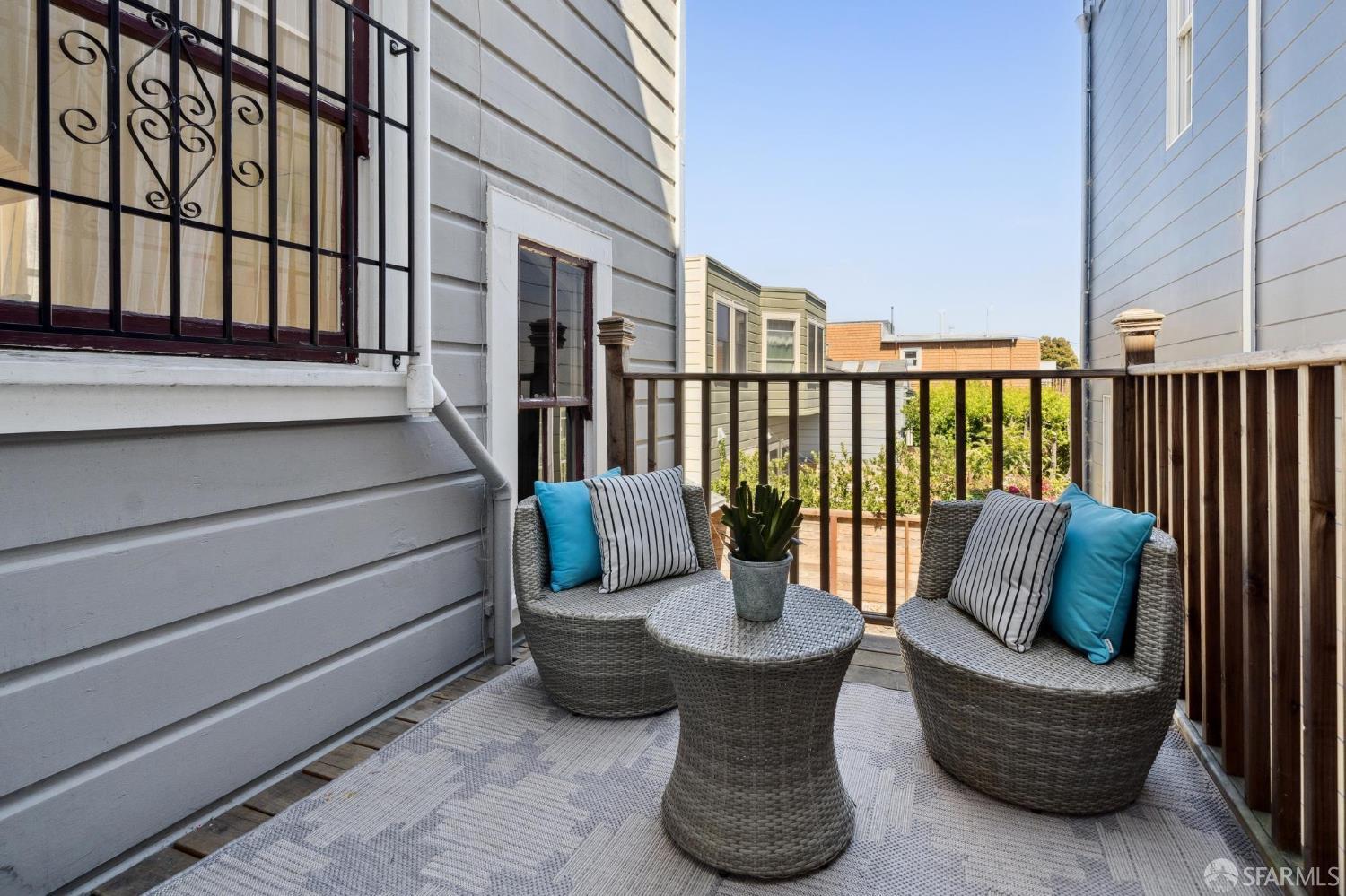 1063-1065 Sanchez Street