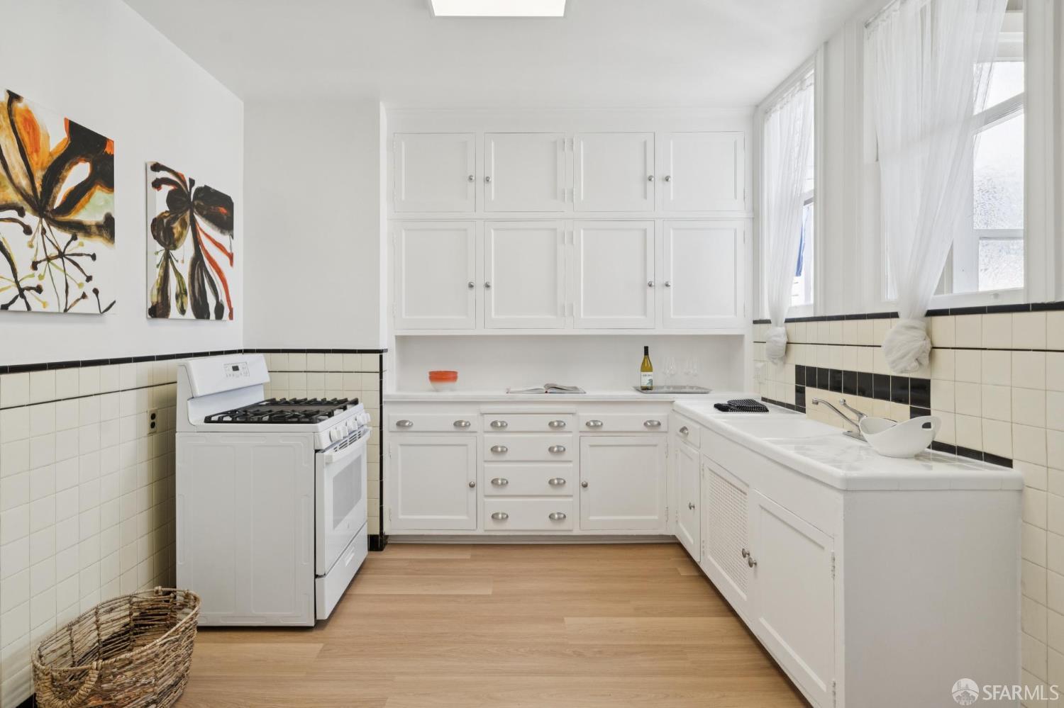 1063-1065 Sanchez Street