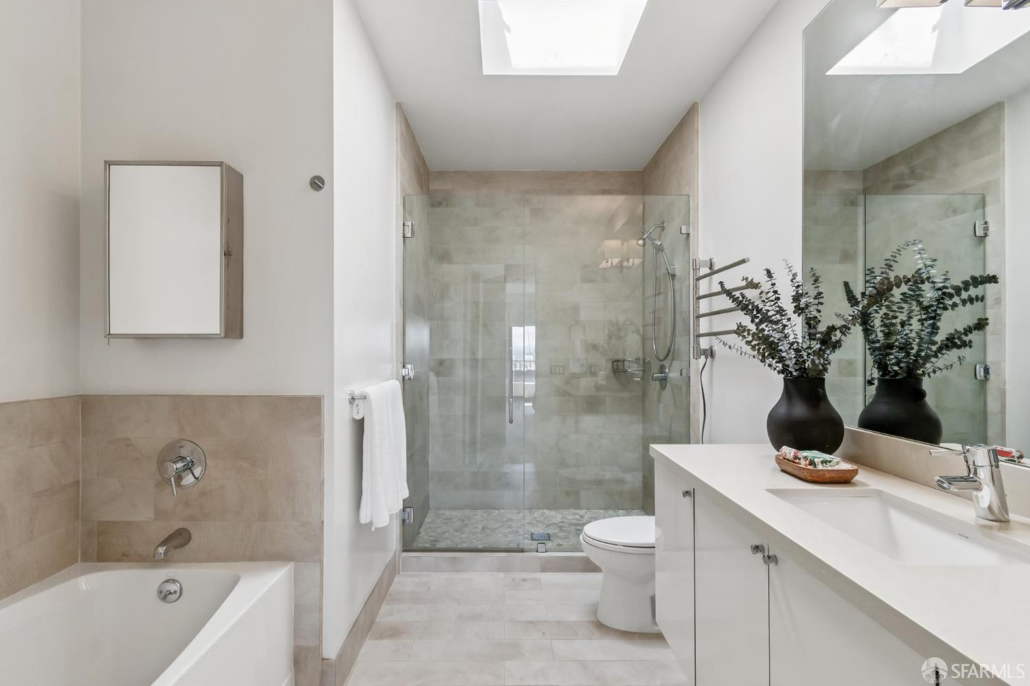 1301 Indiana St #404