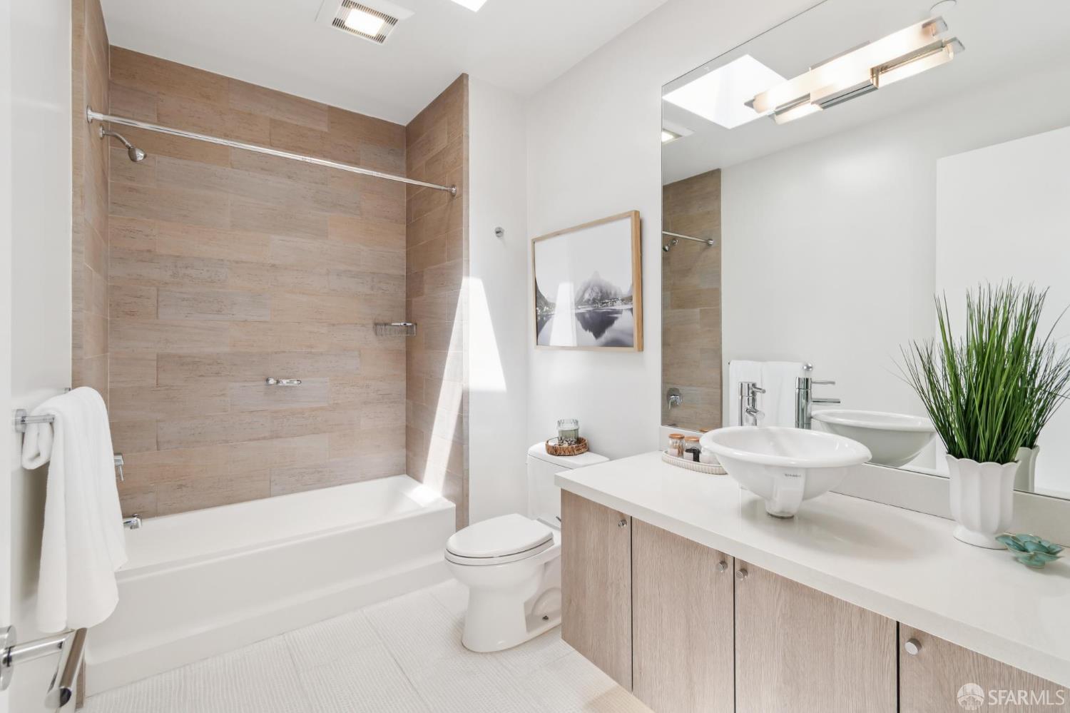 1301 Indiana St #404