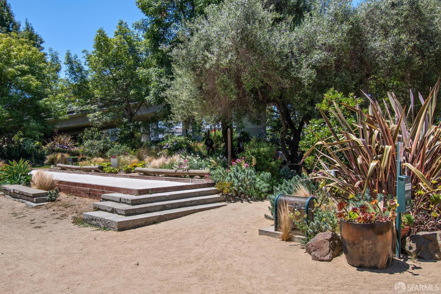 1301 Indiana St #404