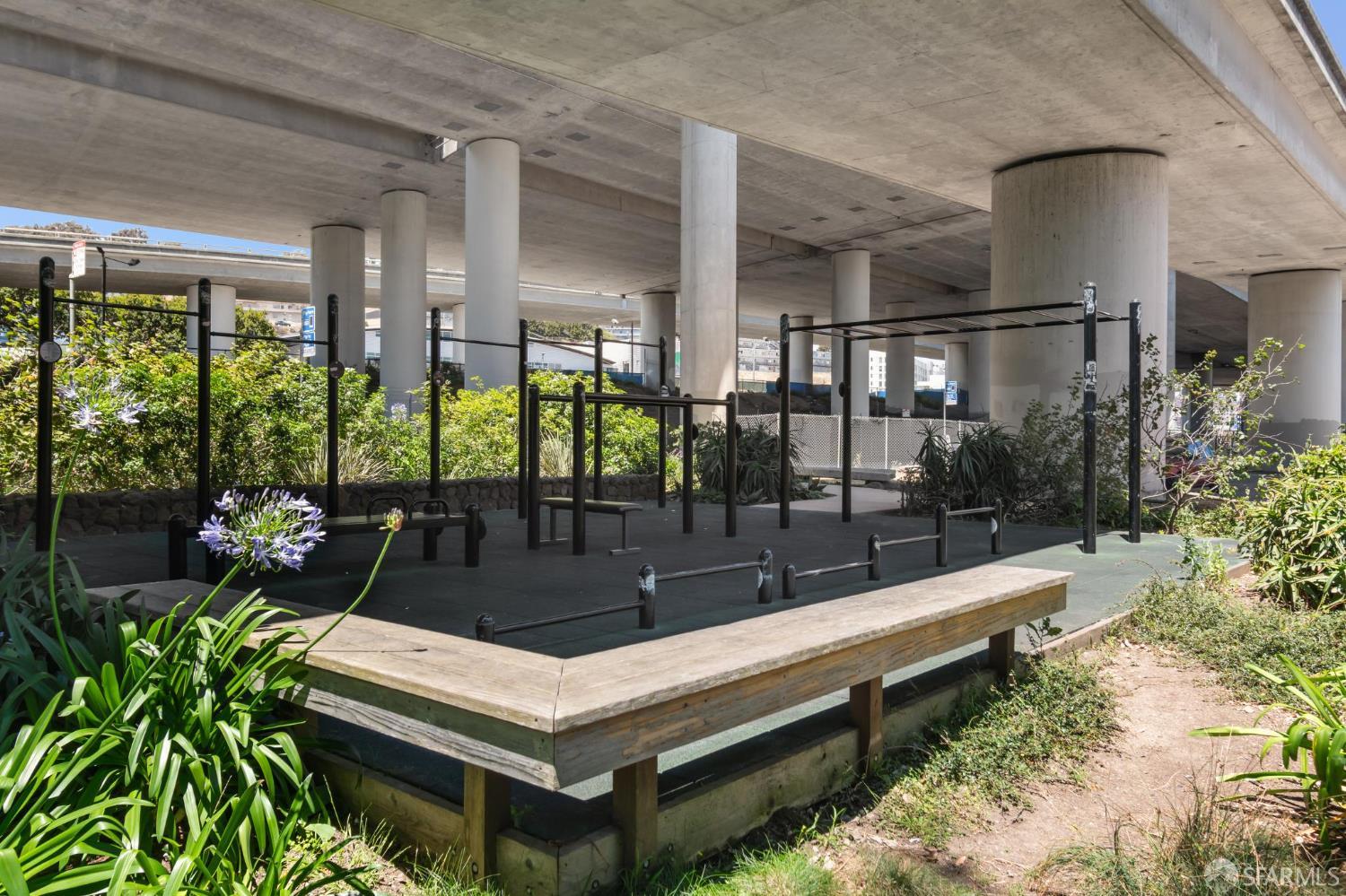 1301 Indiana St #404