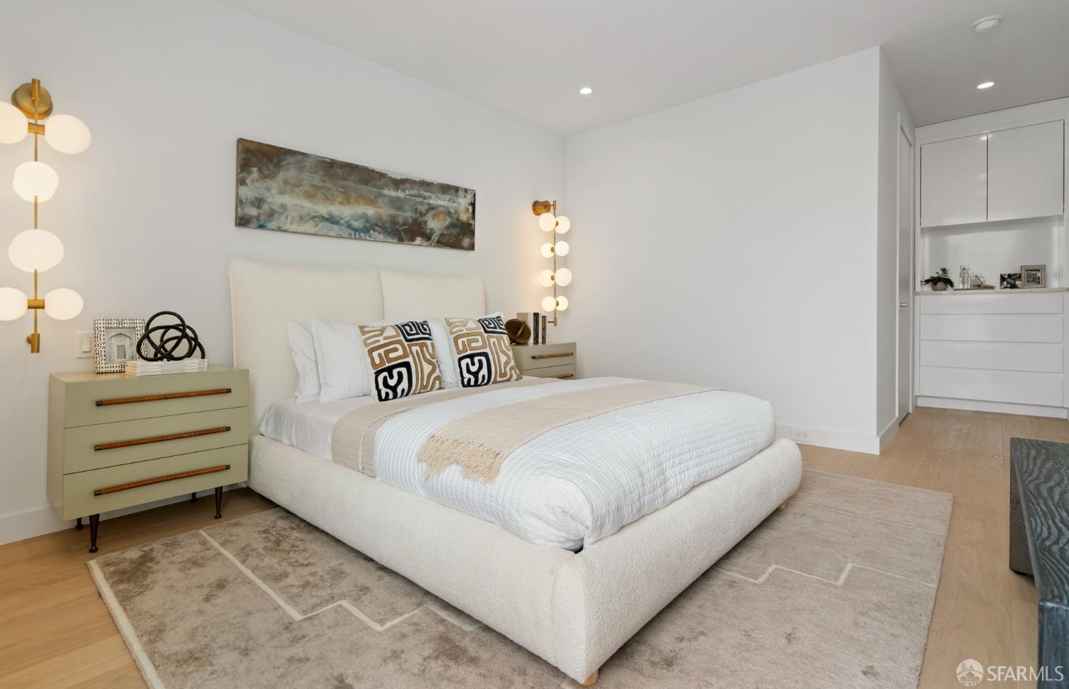 1070 Green Street # 801