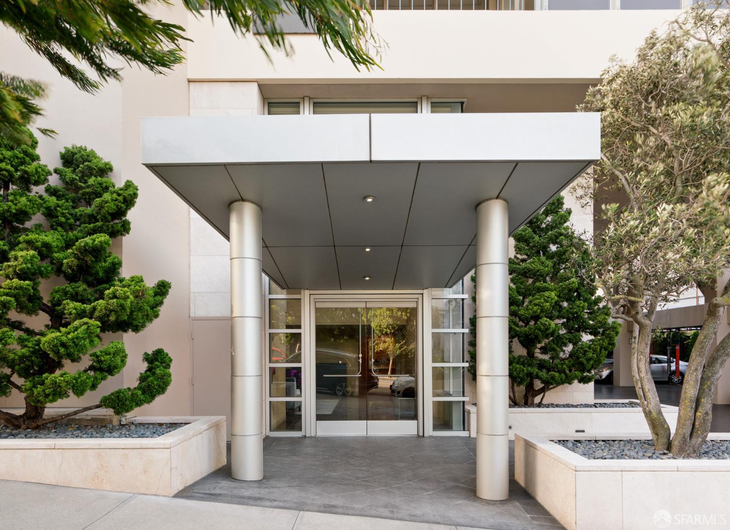 1070 Green Street # 801