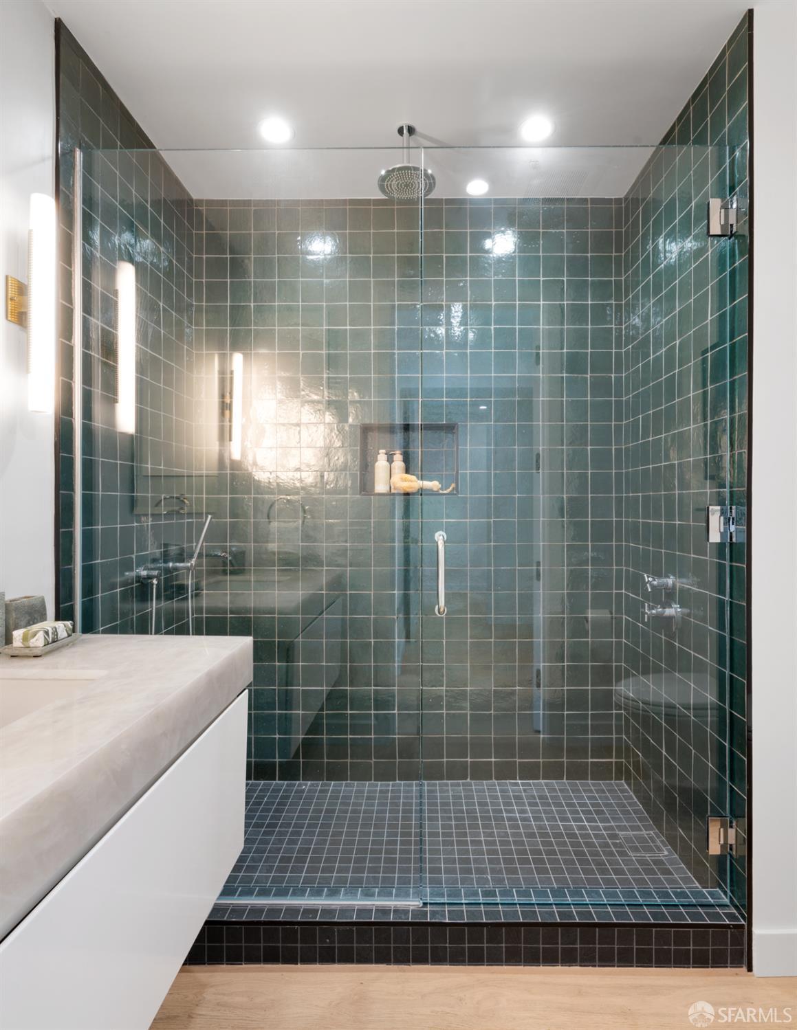 1070 Green Street # 801