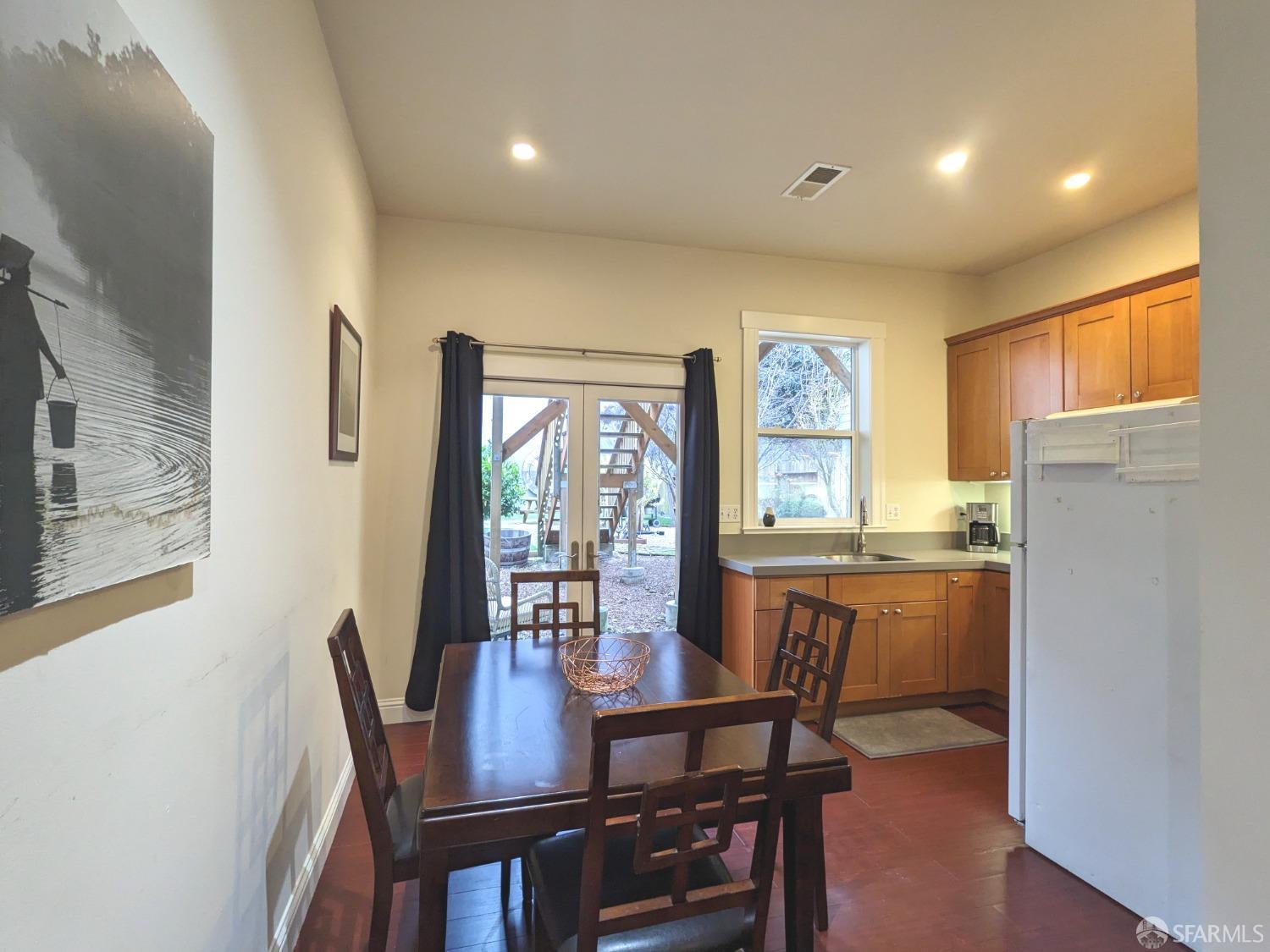 645 Hampshire Street