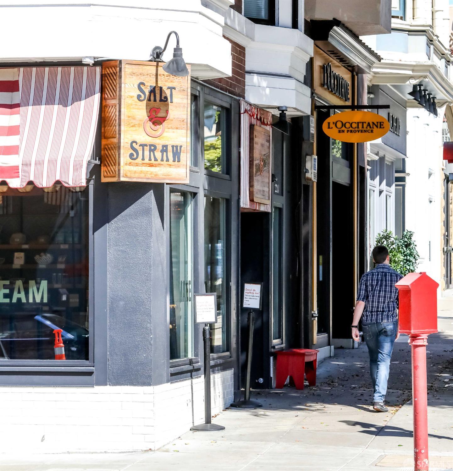 2116 Divisadero Street