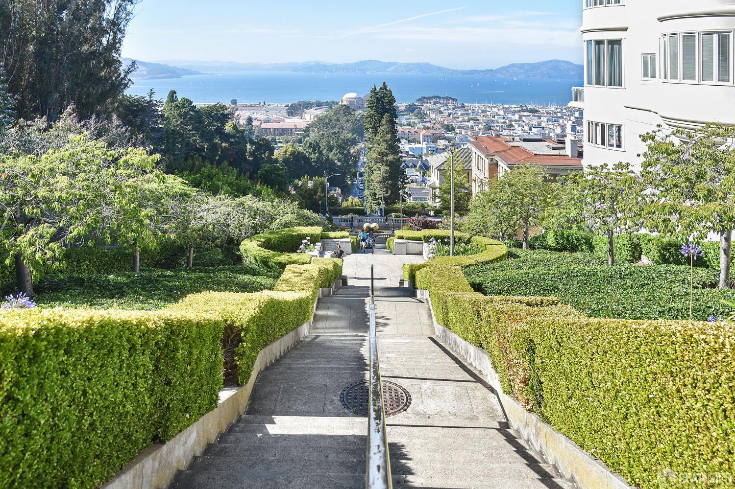 2116 Divisadero Street