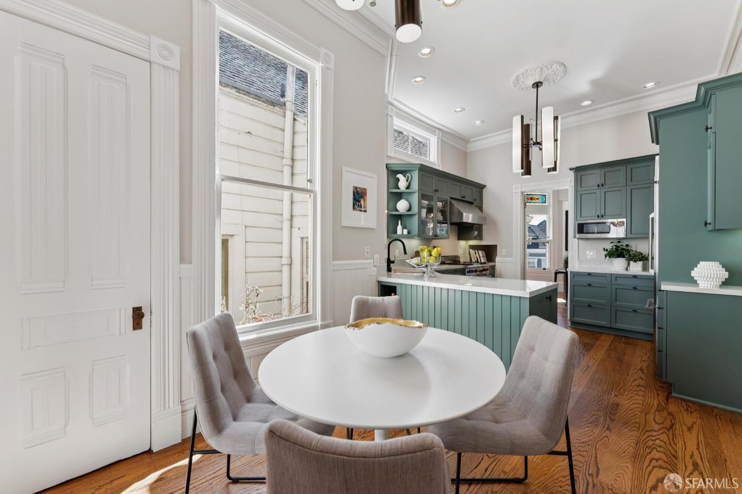 2116 Divisadero Street