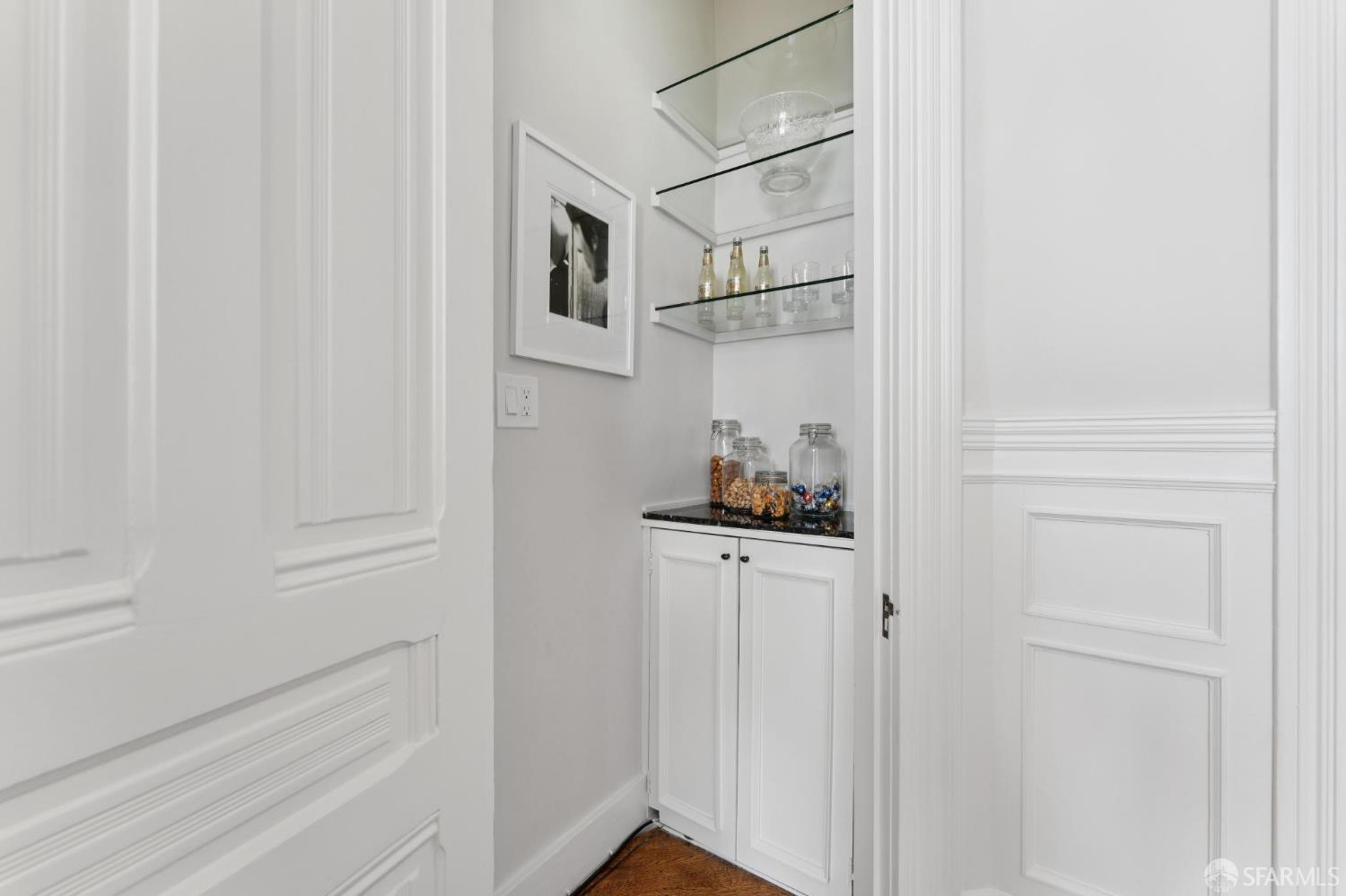 2116 Divisadero Street