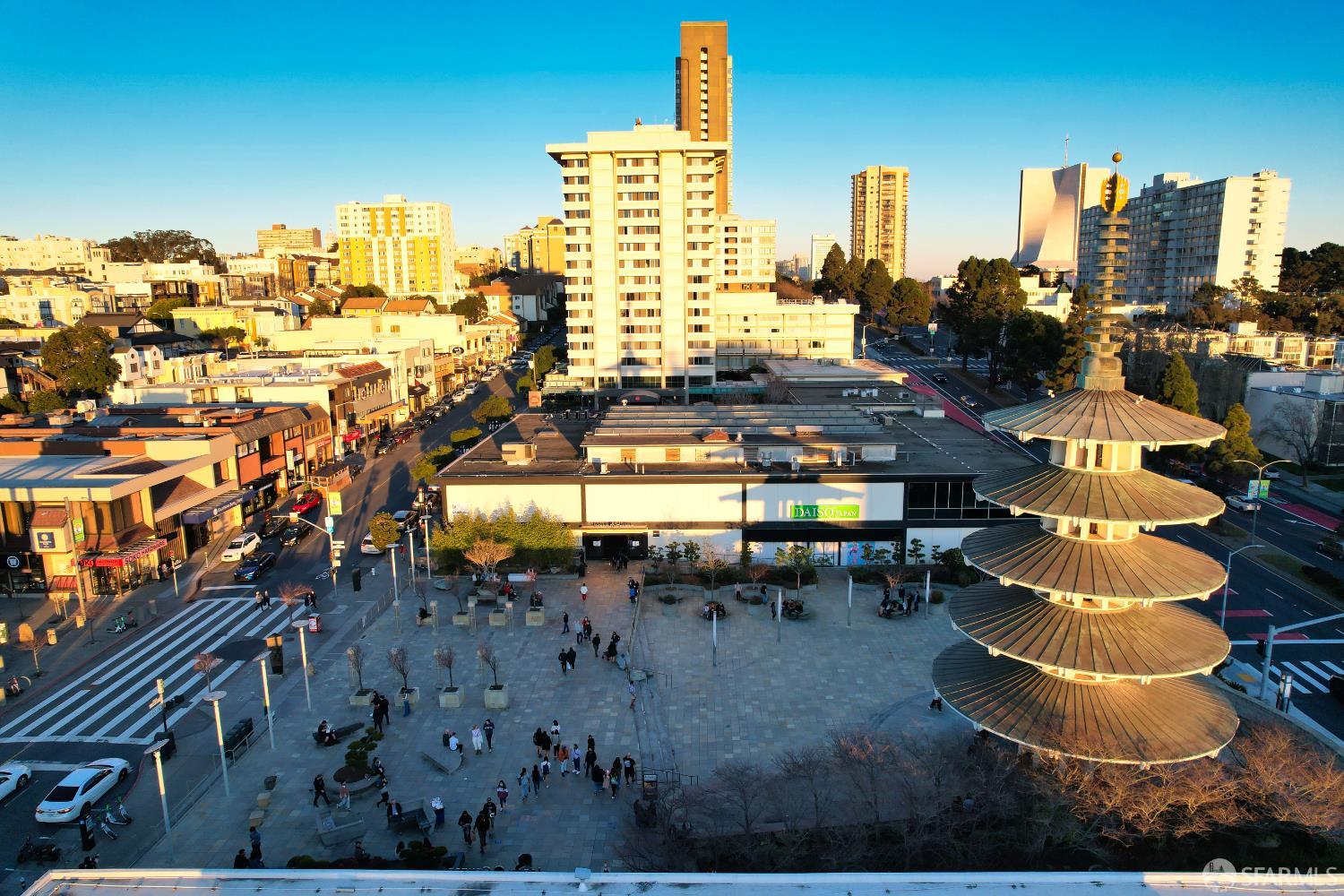 2116 Divisadero Street