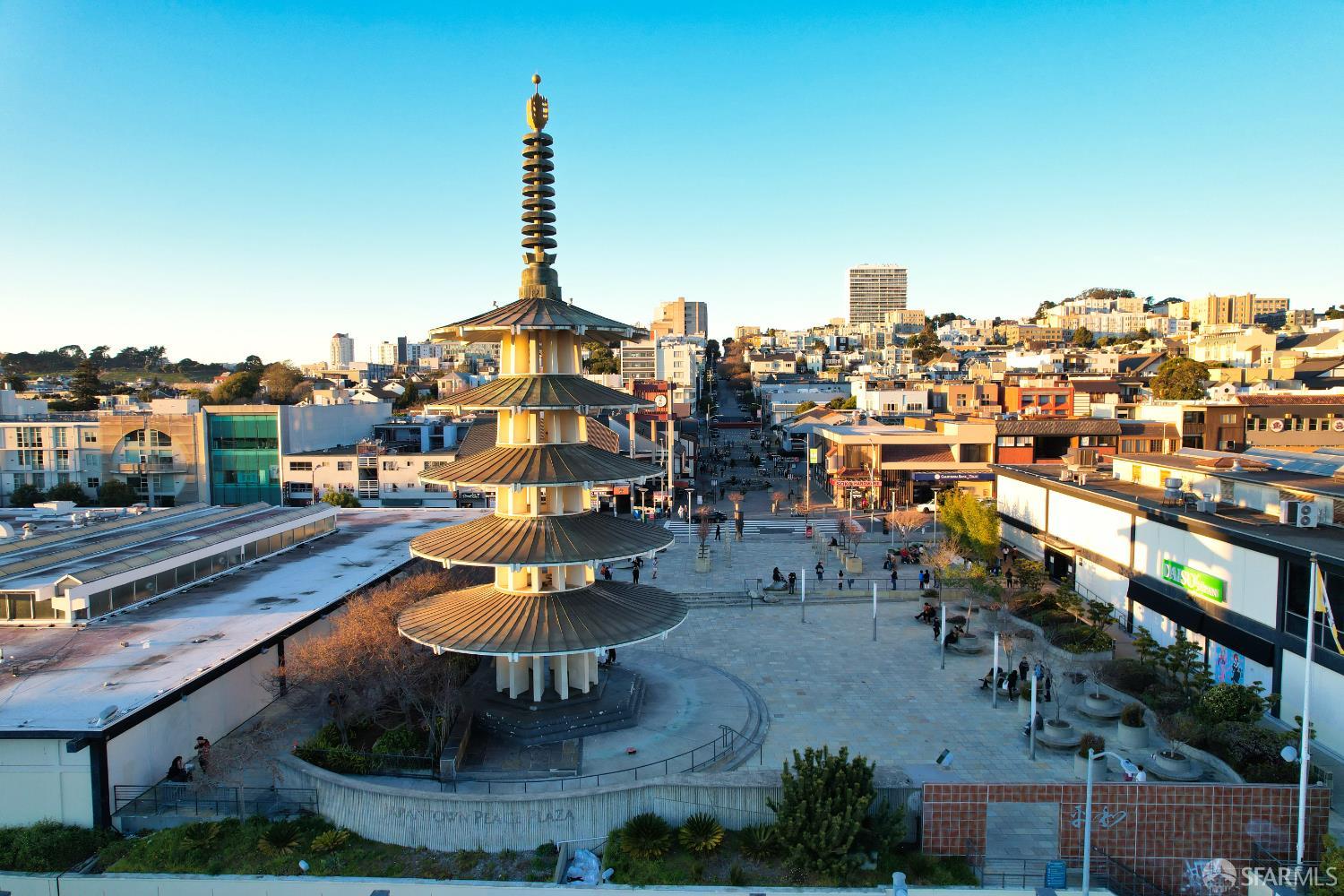 2116 Divisadero Street