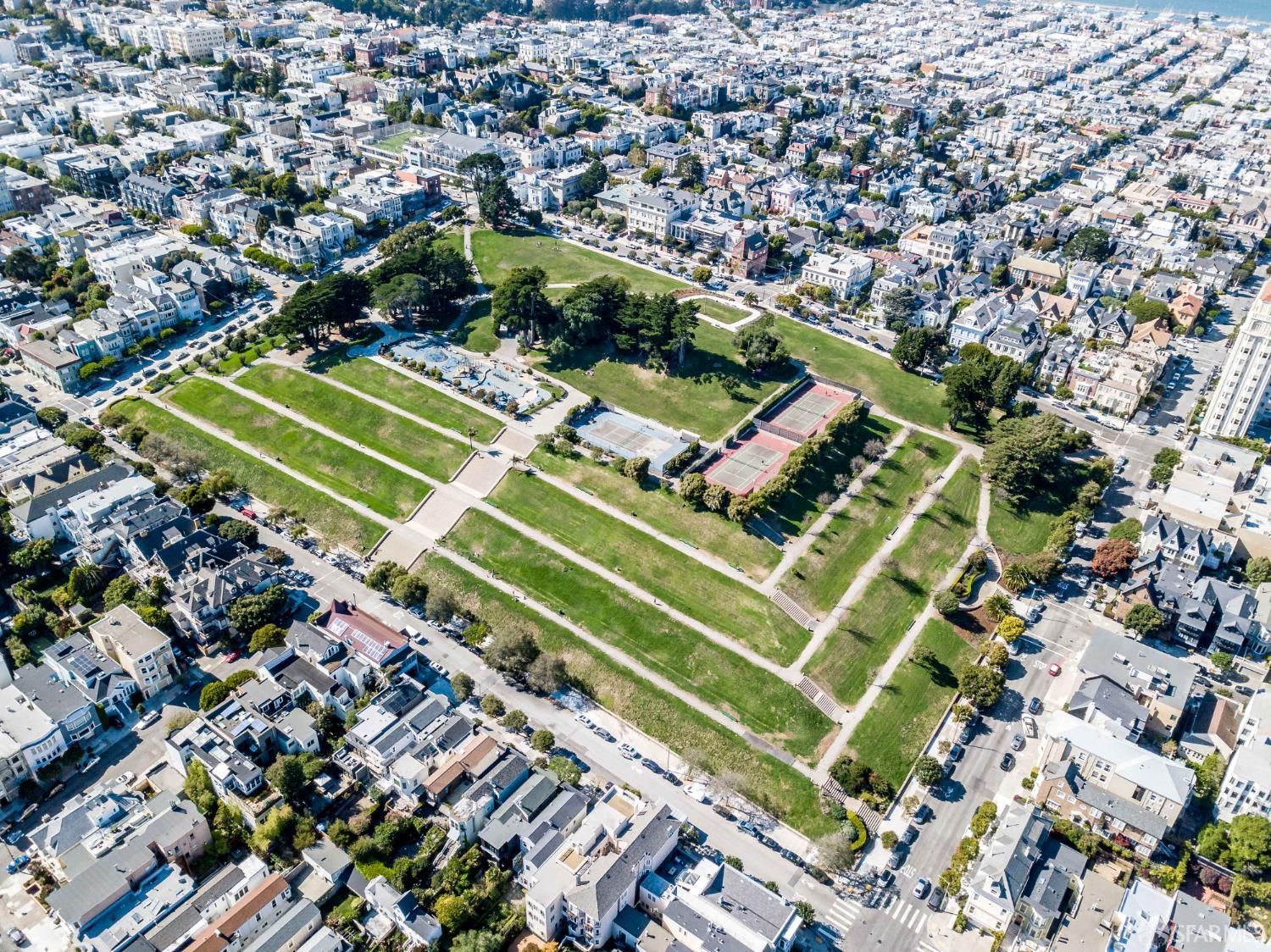 2116 Divisadero Street