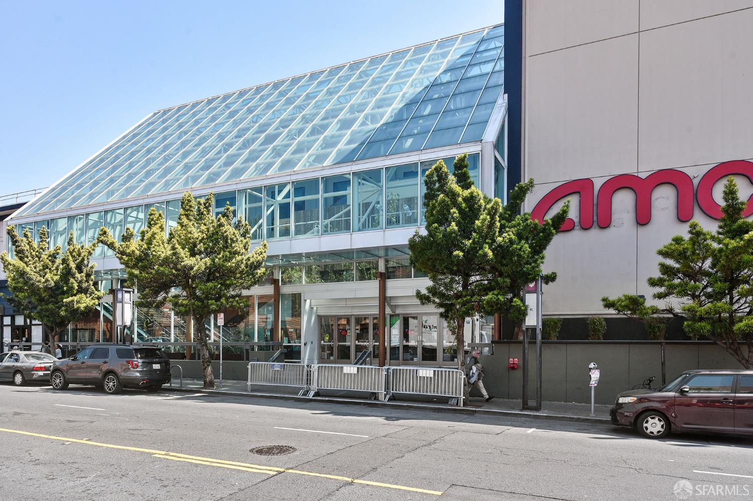 2116 Divisadero Street