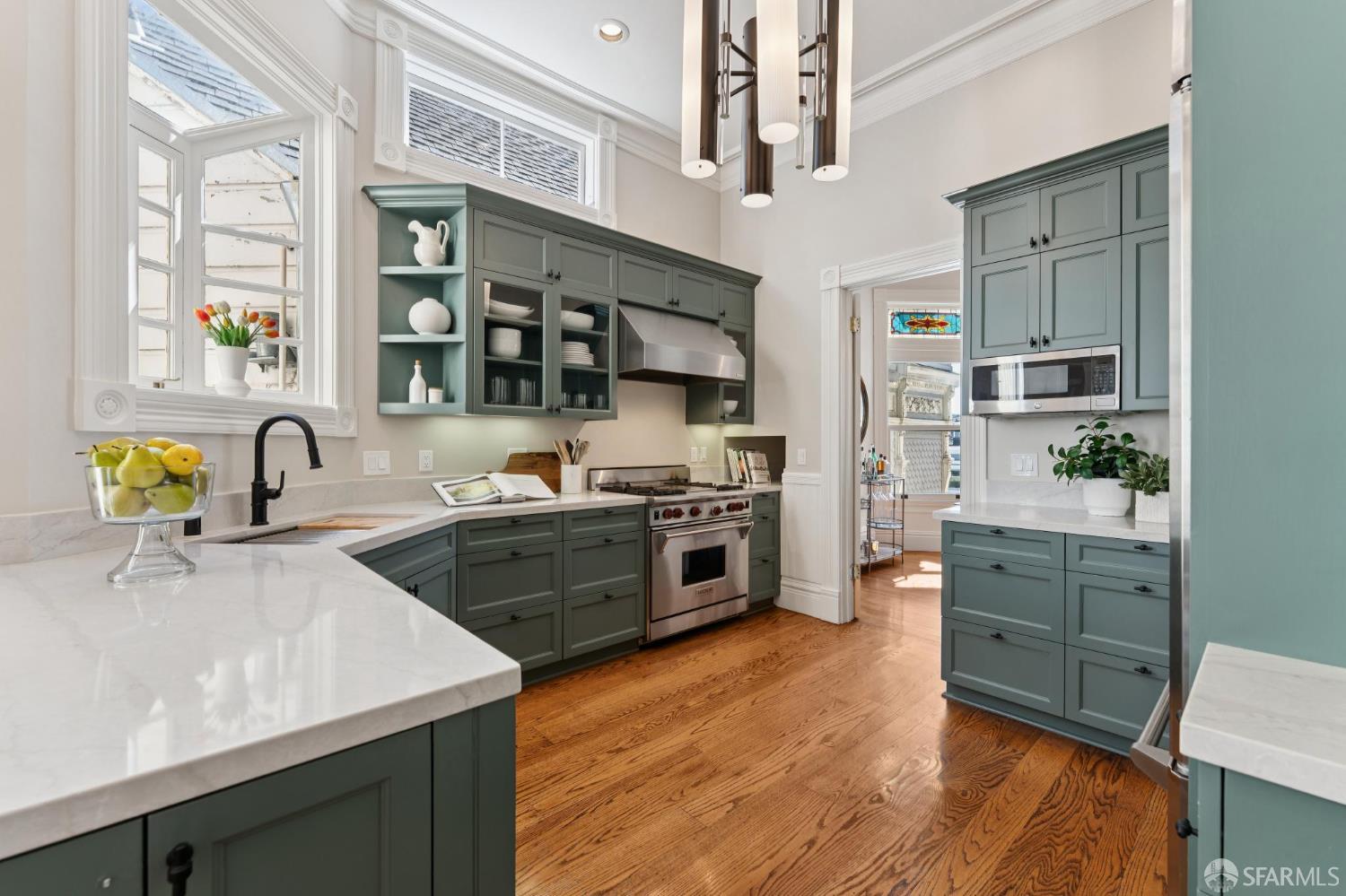 2116 Divisadero Street