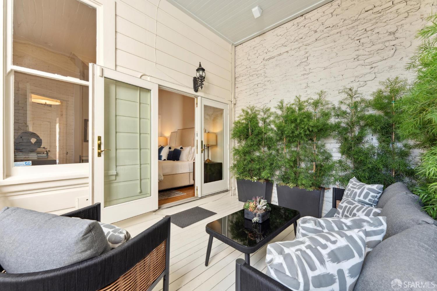 2116 Divisadero Street