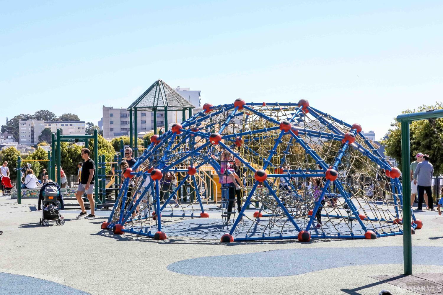 2116 Divisadero Street