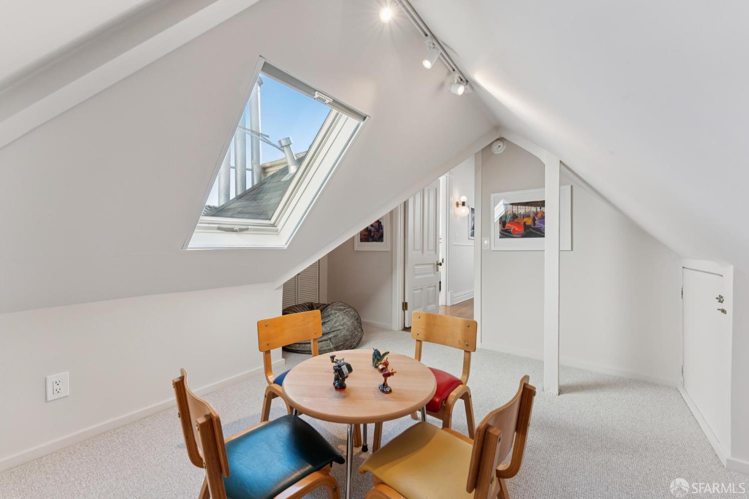 2116 Divisadero Street