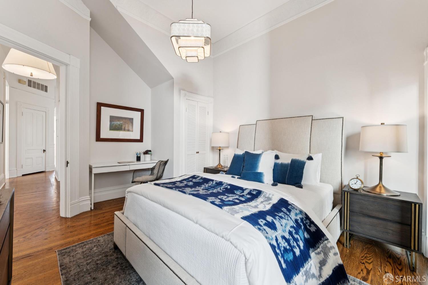 2116 Divisadero Street